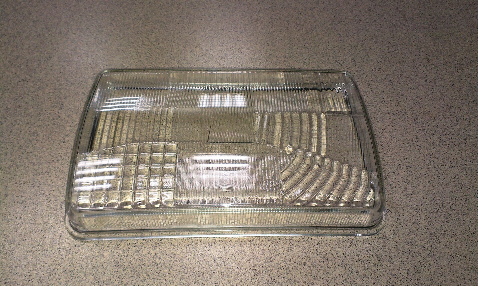 Стекло фары МАЗ (рифлёное)