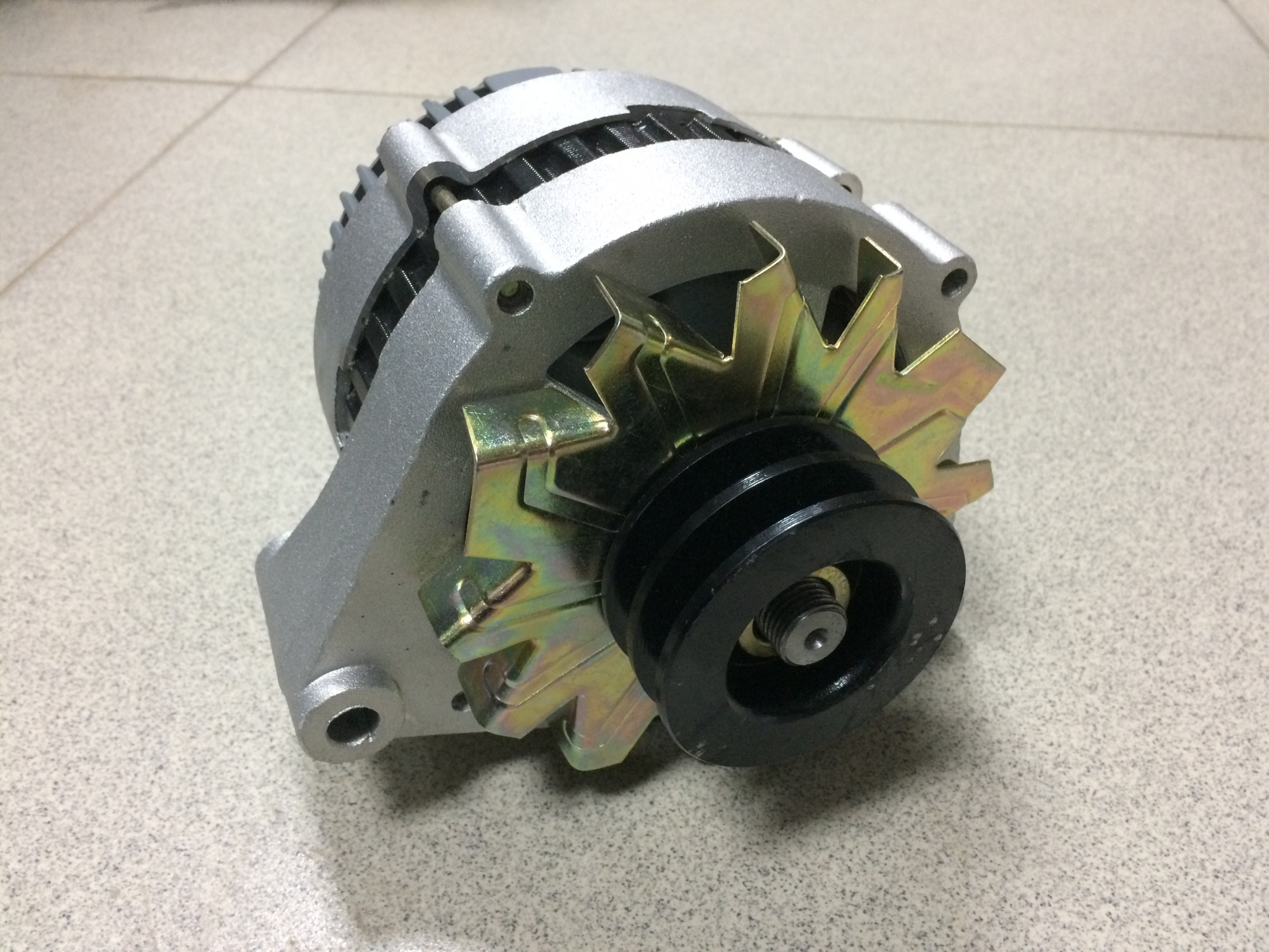 Генератор HOWO, SHAANXI 28В 55А JFZ2501Z (клиновой ремень)