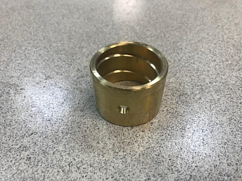 Втулка шкворня HOWO верхняя (D=52 d=43 L=37) 