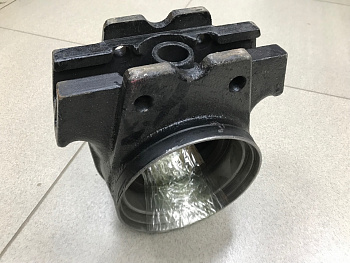 Картер балансира HOWO (2 стремянки)