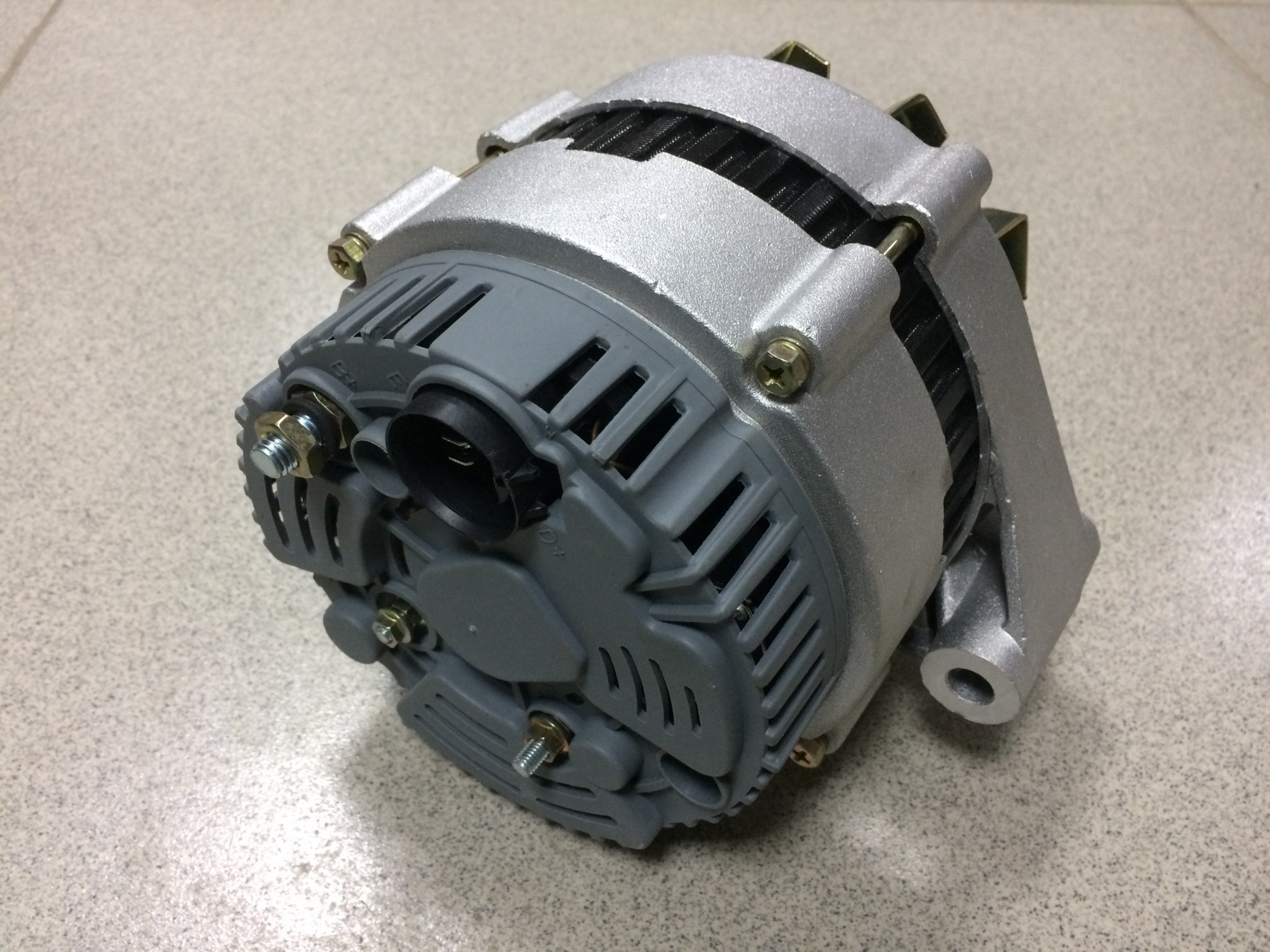 Генератор HOWO, SHAANXI 28В 55А JFZ2501Z (клиновой ремень)