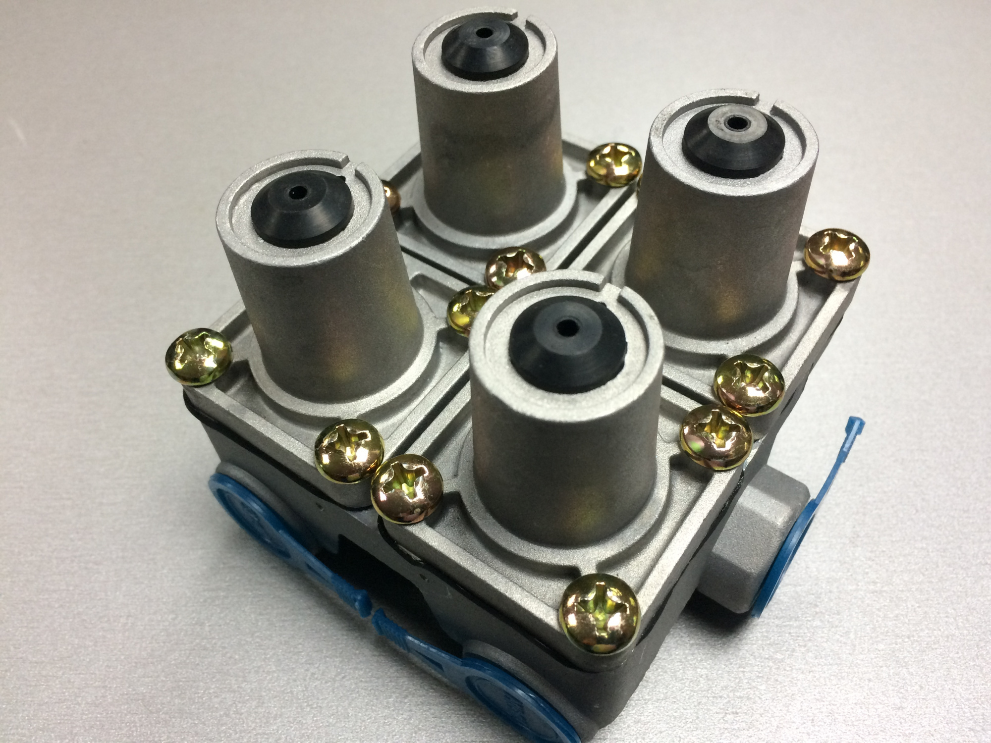 Клапан тормозной 4-х контурный HOWO, SHAANXI