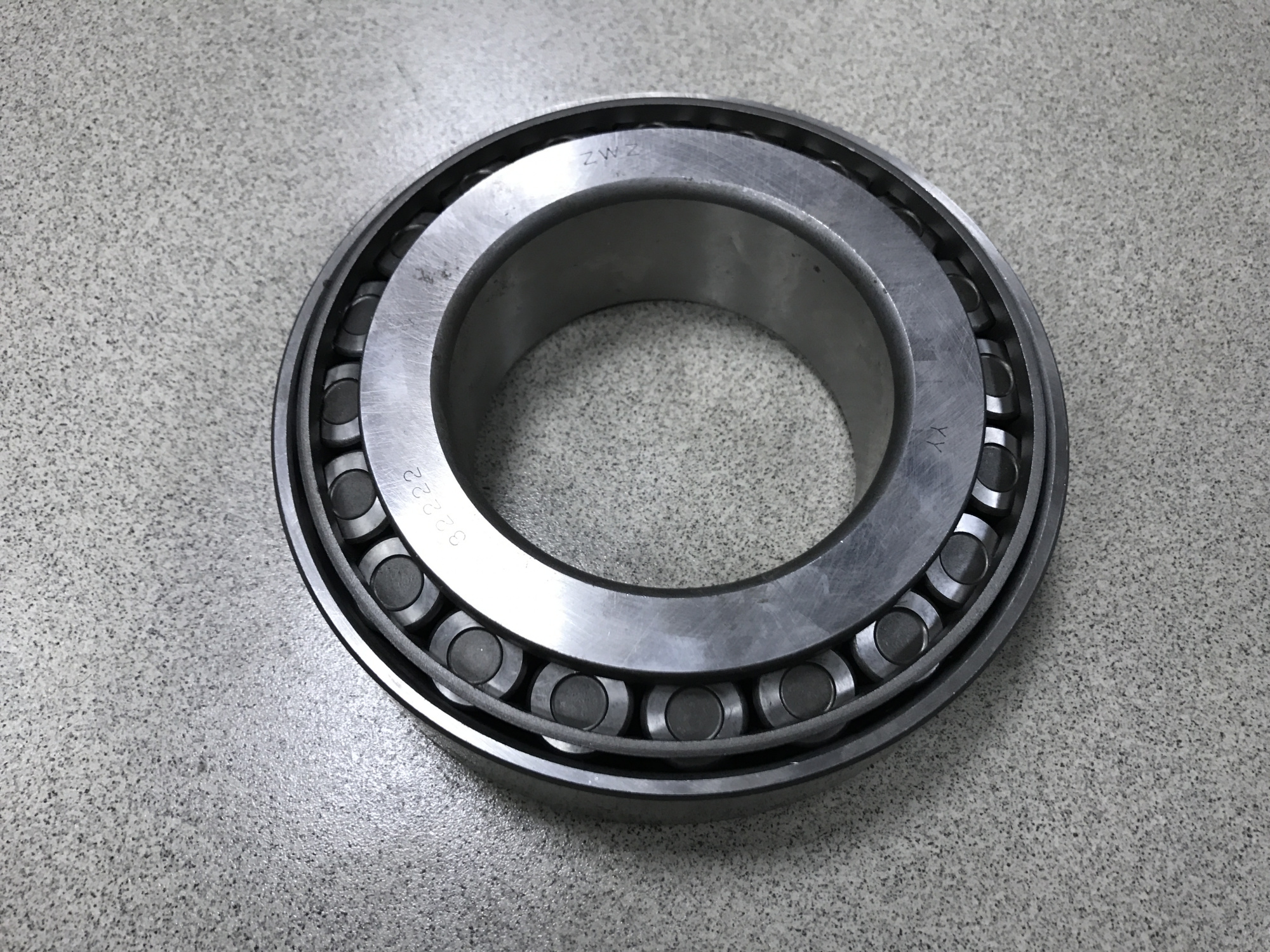 Подшипник ступицы HOWO,SHAANXI наружный заднего моста STEYR