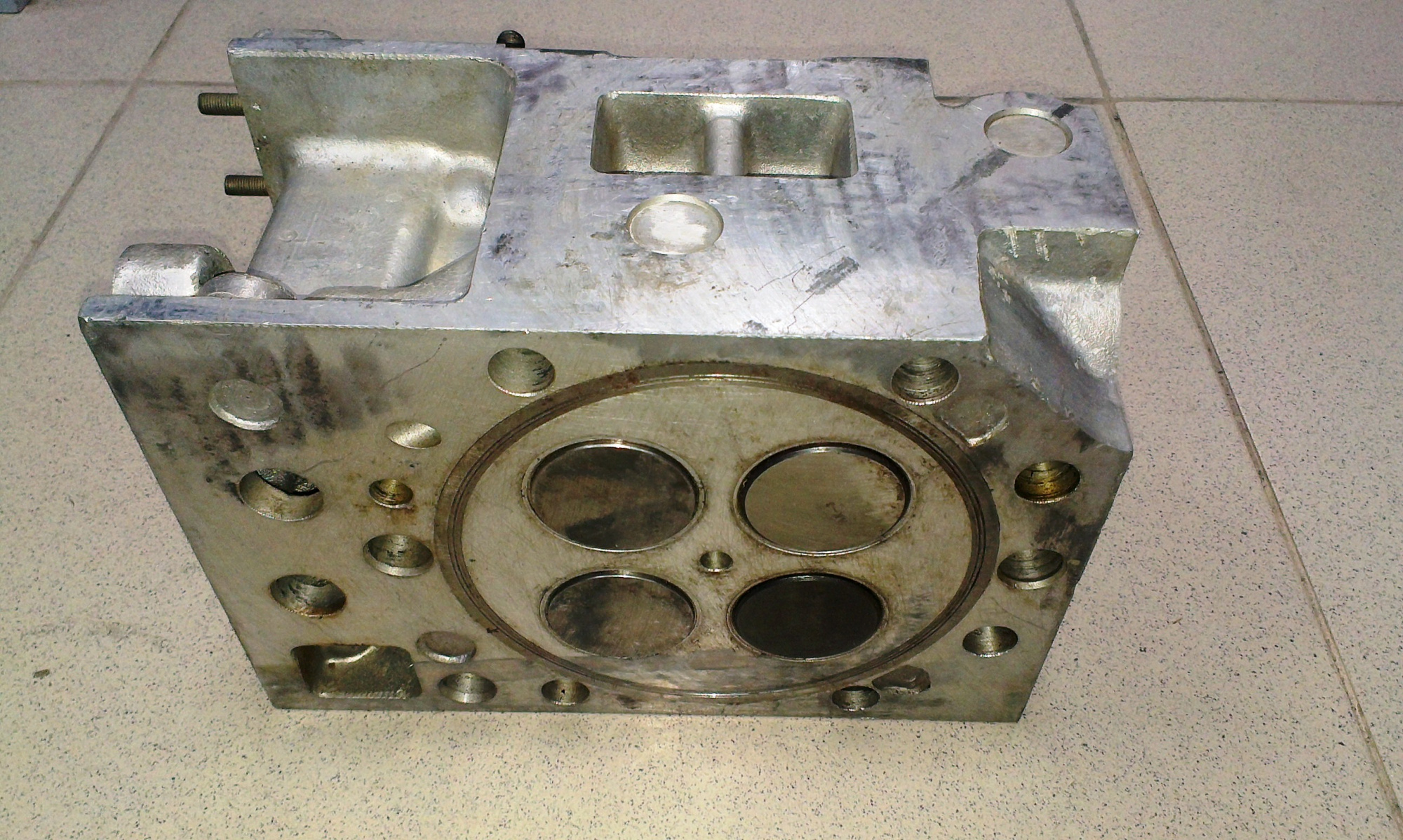 Головка блока цилиндров ЯМЗ-8401,850, ТМЗ-8421,8486 (с клапанами)