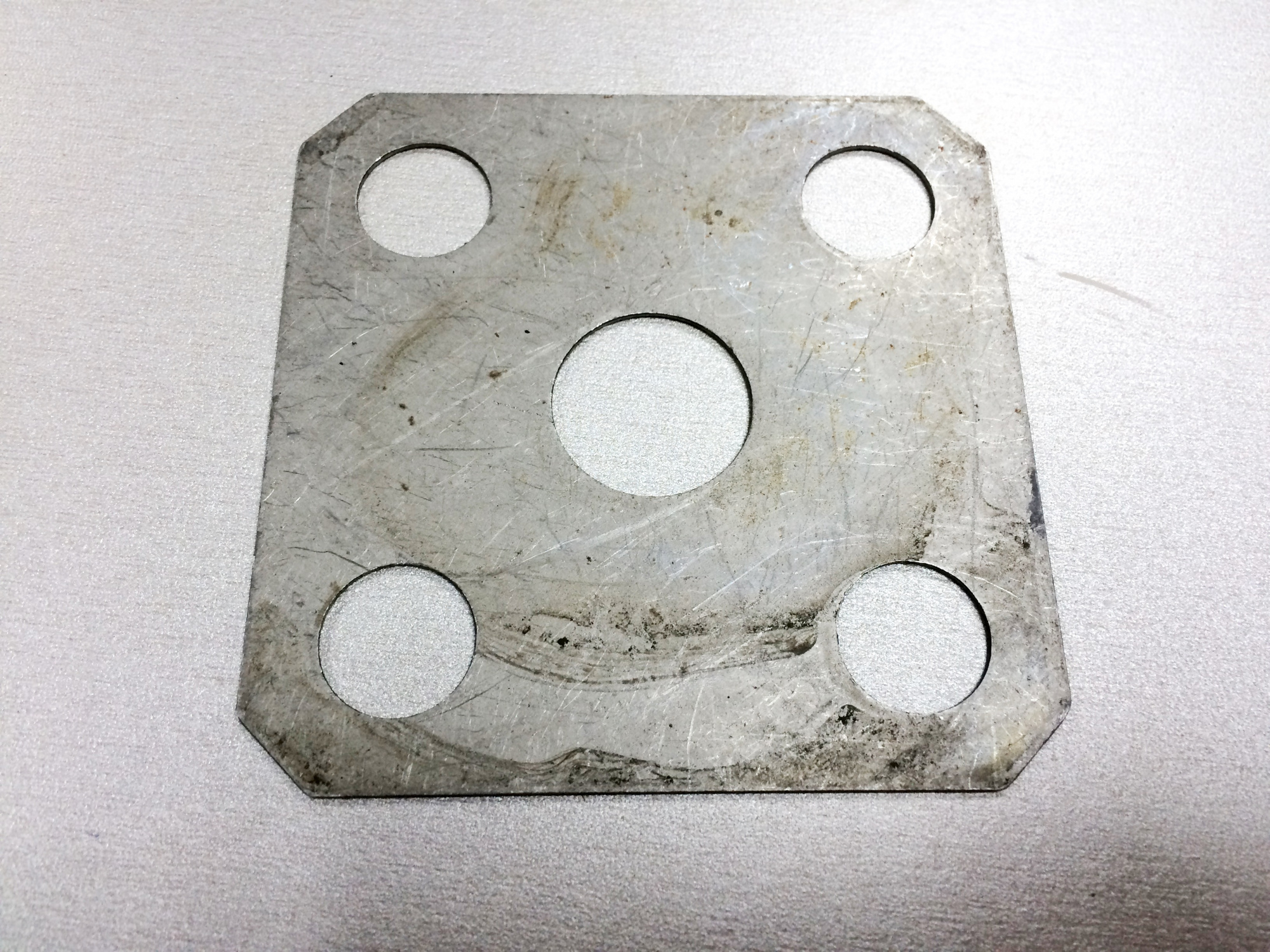 Шайба балансира стопорная HOWO, SHAANXI (4-угольная, 5 отверстий)