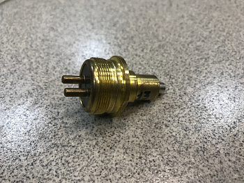 Датчик КПП заднего хода HOWO малый (длинный шток)