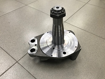 Кулак поворотный HOWO универсальный 