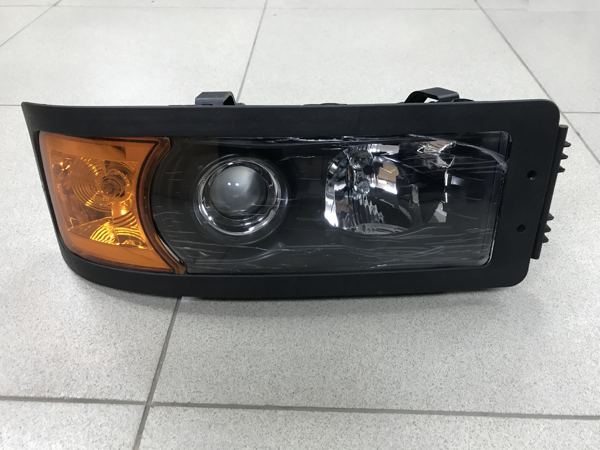 Фара передняя SHAANXI F2000 правая