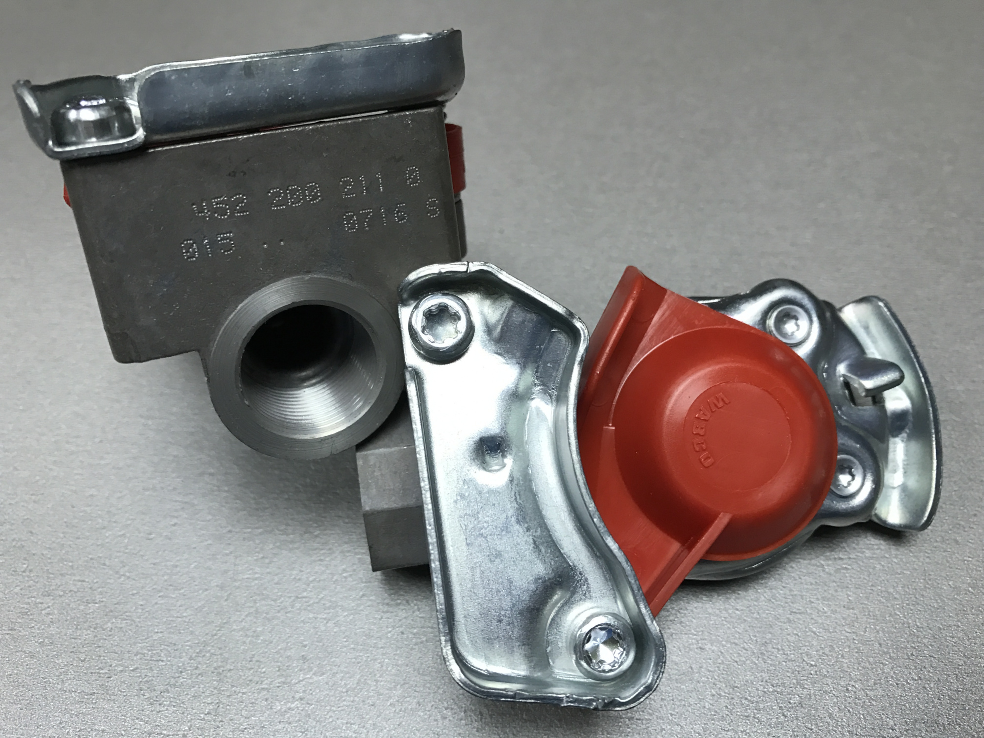 Головка ПАЛМ М22 красная WABCO