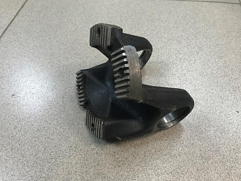 Фланец кардана (4 отв.) HOWO,SHAANXI крестовина 52Х133