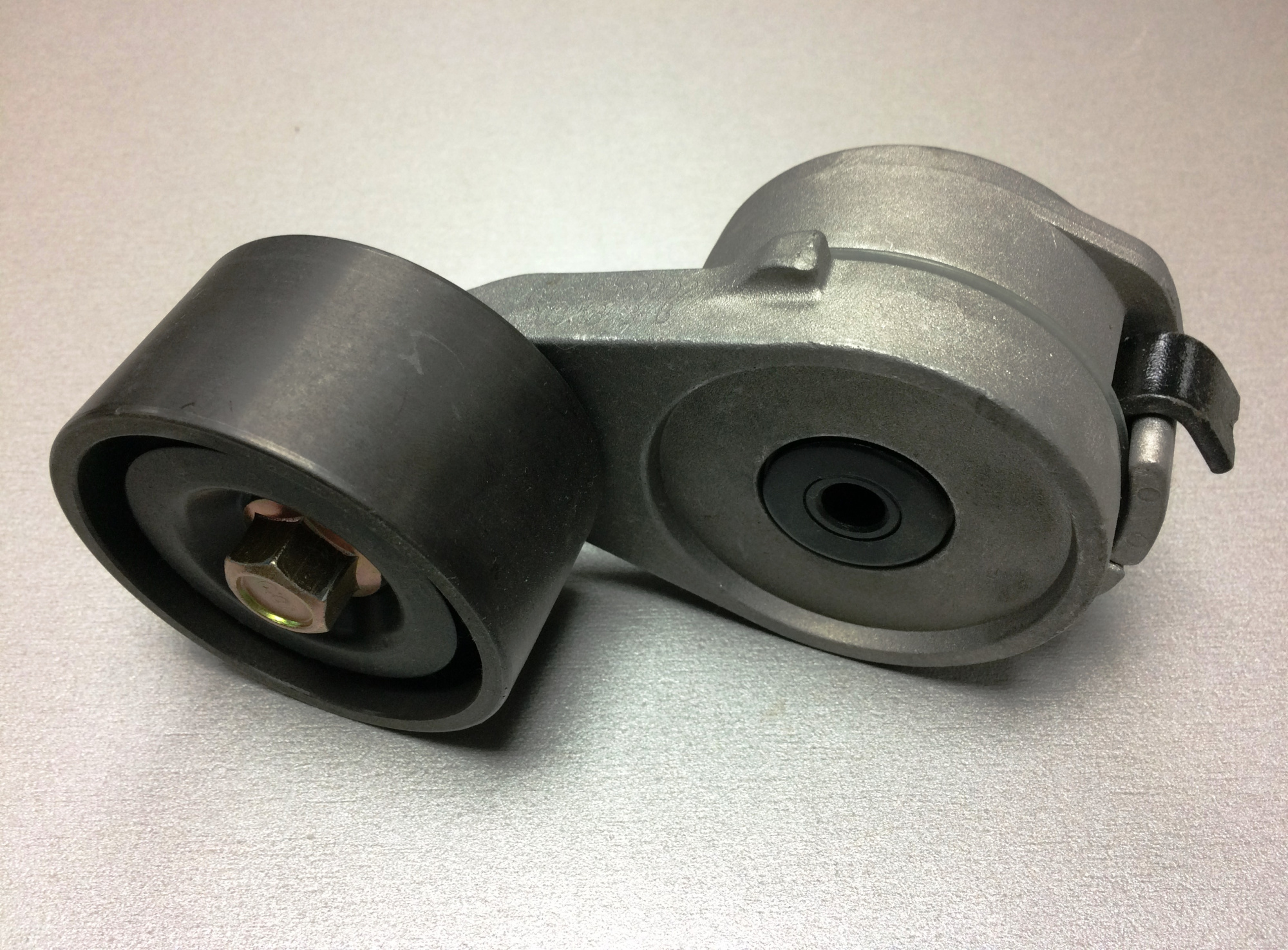 Натяжной ролик D12 HOWO A7