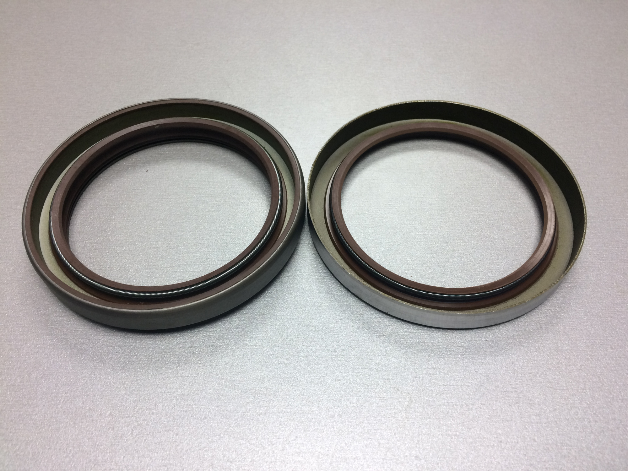 Сальник редуктора SHAANXI, HOWO заднего моста 85х110 (к-т из 2х)