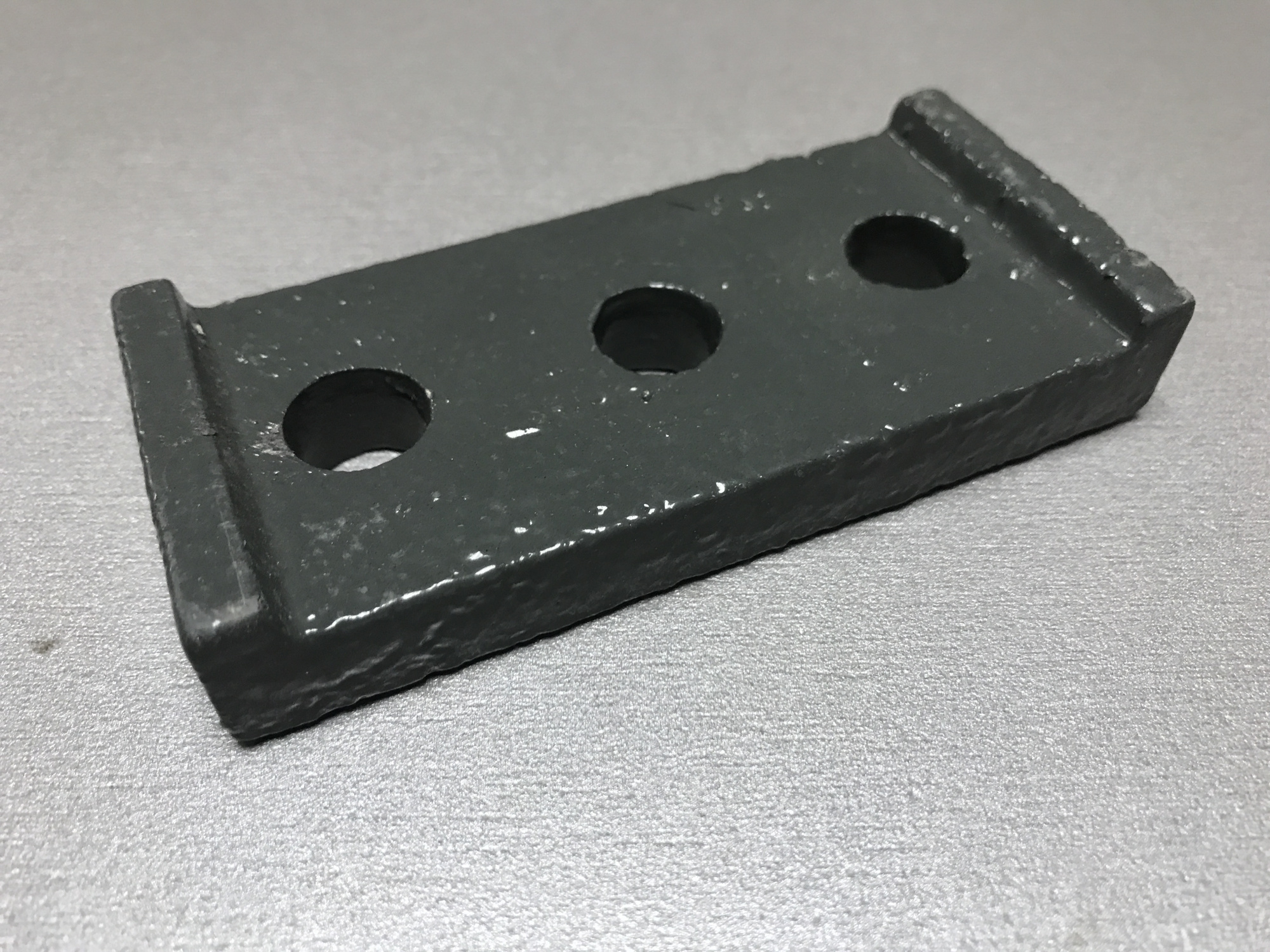 Пластина крепления скобы переднего стабилизатора HOWO,SHAANXI