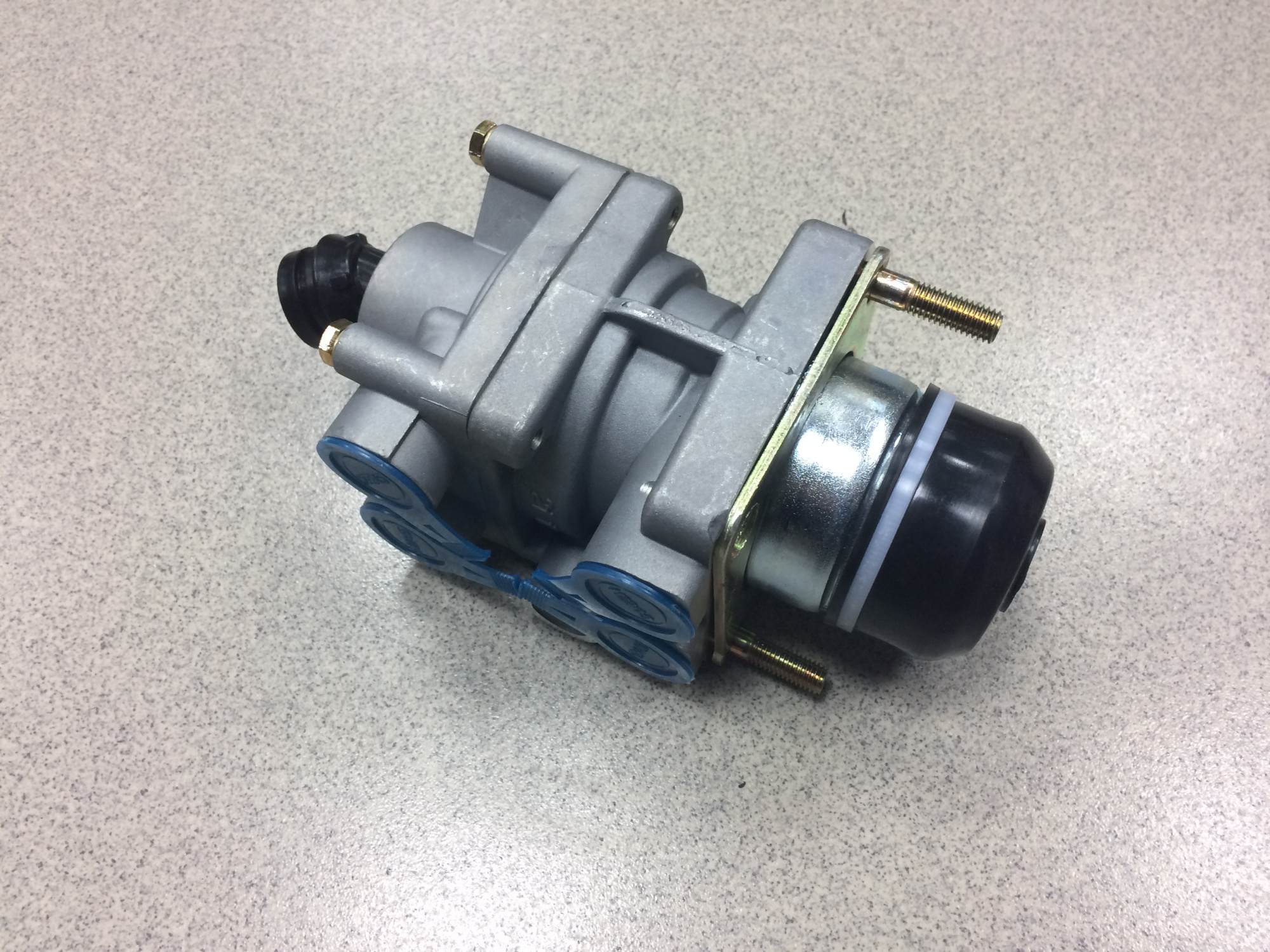 Кран тормозной главный SHAANXI