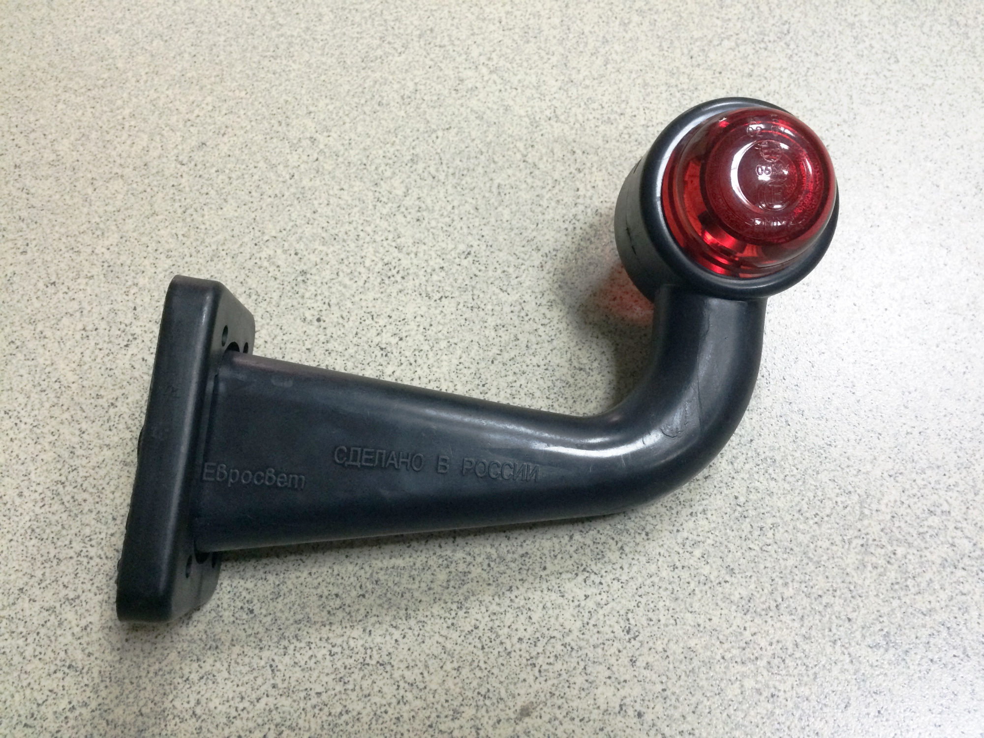 Фонарь габаритный красно-белый 24В (гнутый) большой