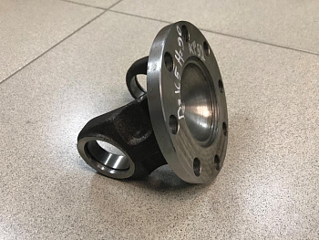 Фланец кардана (8 отв.) HOWO,SHAANXI D=165, крестовина 57 