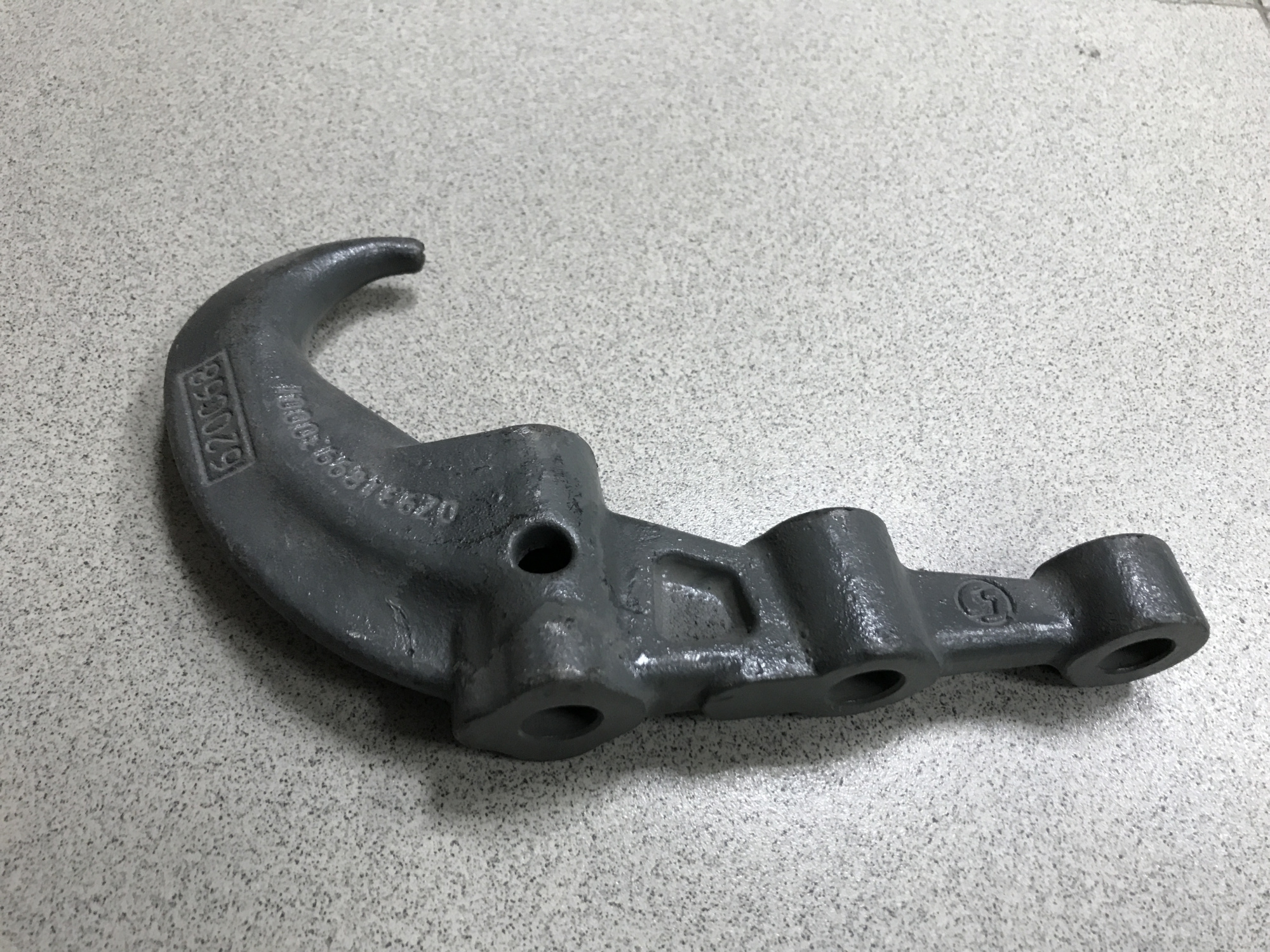 Крюк буксировочный SHAANXI