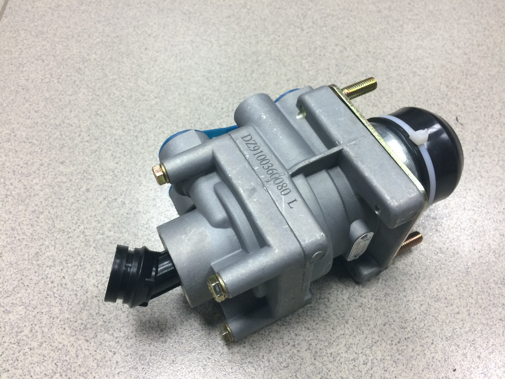 Кран тормозной главный SHAANXI