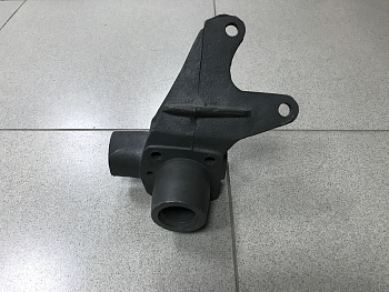 Кронштейн камеры тормозной HOWO левый 