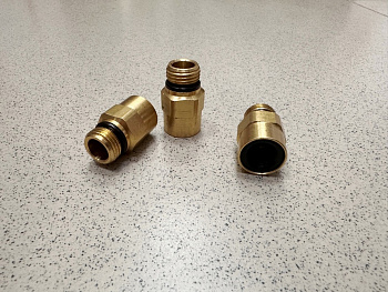 Соеденитель трубки ПВХ d=12мм (наружная резьба М16Х1.5 прямой латунь CAMOZZI